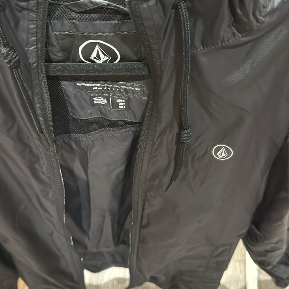 Volcom Wind Breaker - Picture 3 of 3